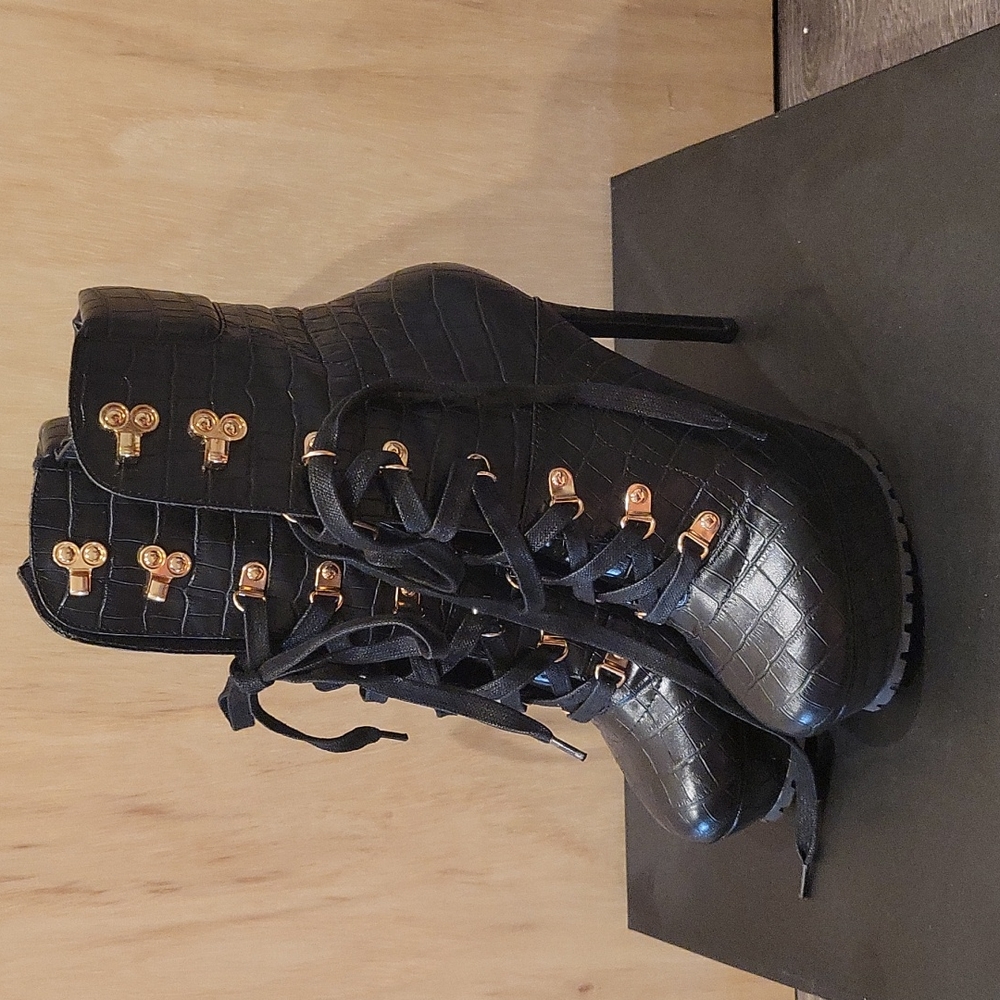 Croc Embrossed Booties - Picture 3 of 5